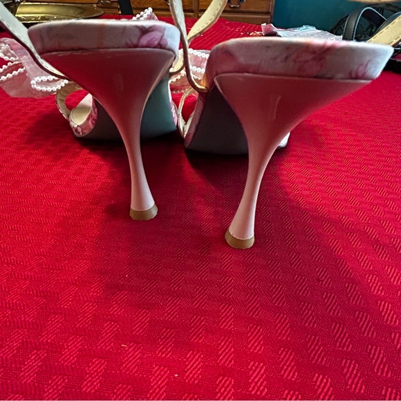 Betsey Johnson EUC Women’s Size 10 Fawn Mesh Bow Floral Heeled Sandals Pumps - Picture 3 of 7